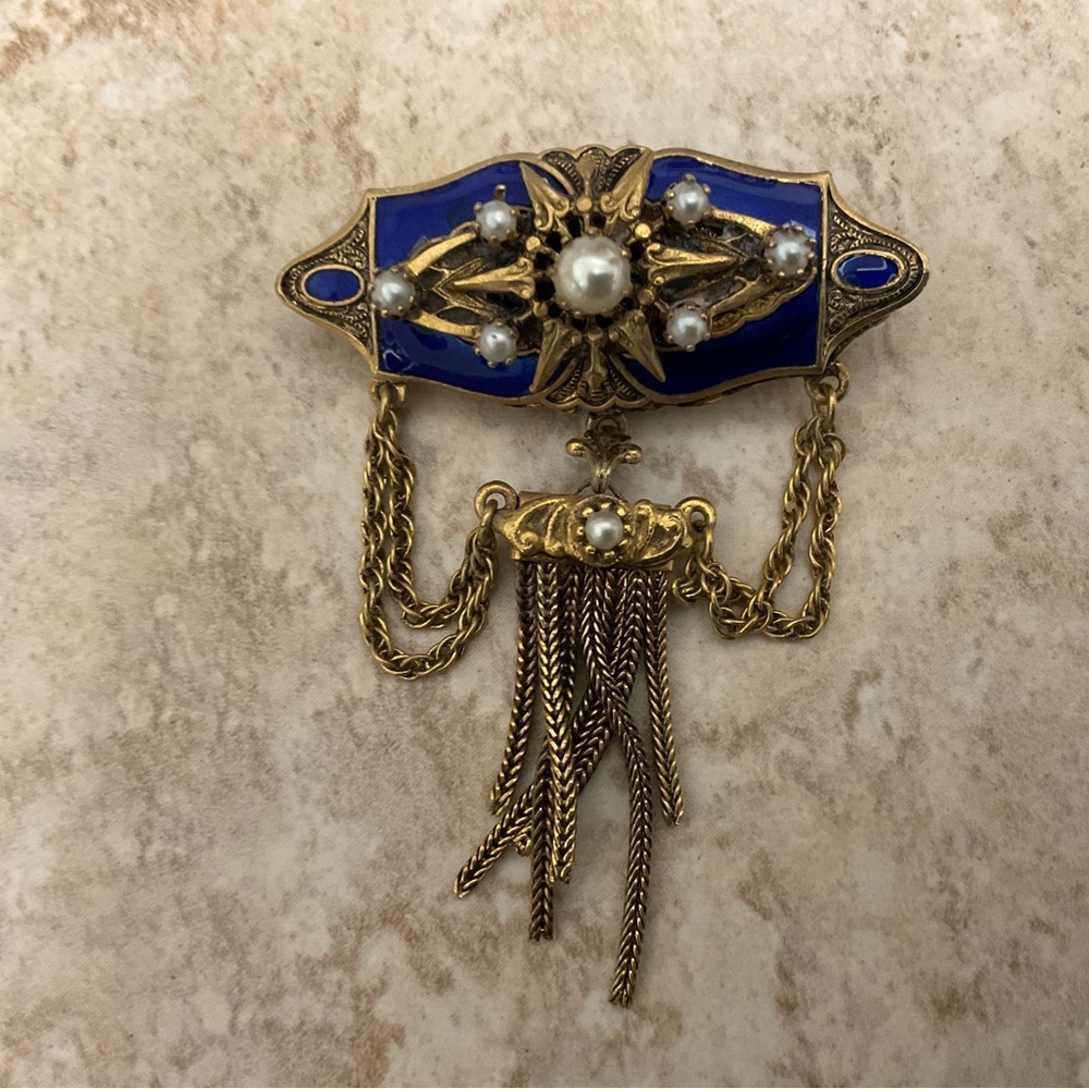 Elegant Blue and Gold Brooch with Pearl Details